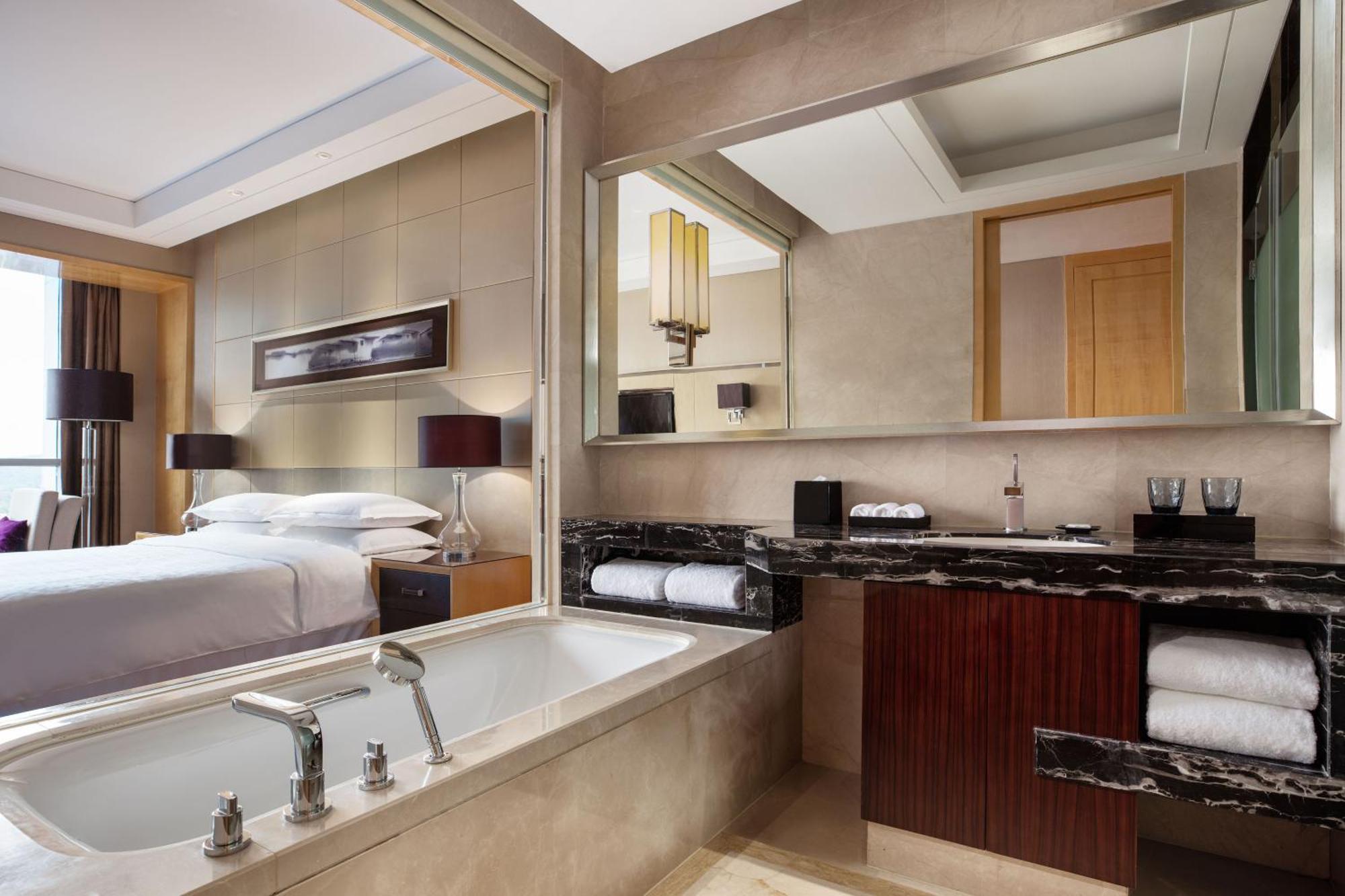 Sheraton Zhenjiang Hotel Exterior photo